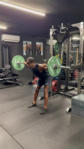 Good mornings show high EMG activation of the hamstrings, gluteus maximus, and spinal erectors, reinforcing the hip hinge under load 🔥 Although other exercises for the hamstring group show higher EMG activation, such as the Nordic curl, this is still a crucial exercise as part of posterior chain programme 📈 In football, this exercise supports sprint force production, trunk stability, and hamstring injury risk reduction ✅ #SportsScience #PremierLeague #InjuryPrevention #SportsMedicine #Eccentri