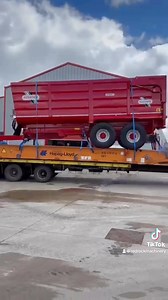 OFF DOWN UNDER 🇦🇺🦘🌏 Silage and Grain Trailer beginning it’s journey to Perth, Australia 😎#agri #redrockmachinery #australia #farmlife #redrockdoesitbest #silage #grain | Redrock Machinery