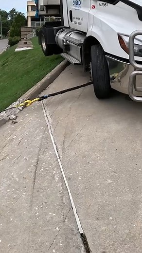 Helping a Truck That's Hovering over the Edge! | Ron Pratt