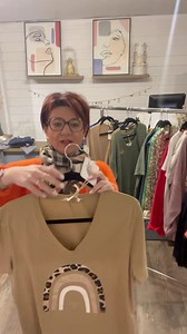 Bonsoir à toutes, Voici un échantillon de nos Nouveautés …❤️ Pour toute commande, nous sommes joignables au 0391180197 ou 0321177698 🌈🌸. Les demandes de prix se font en message privé . Au plaisir ❤️ | Le dressing des piplettes