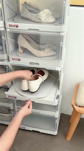 With it, there is no need to pile up shoes in the entrance. This is the rotating shoe box.