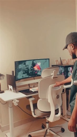 Moon 🌙 | Fresh new gaming + work setup unlocked 🎮♟️🔥 . . @upstore.tz . . @nexthack_tz . . #Setup #gamingsetup #workspace | Instagram