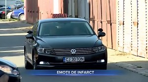 1.1M views · 27K reactions | O femeie din Cluj a fost la un pas să-și piardă viața în timpul examenului auto. Aceasta a intrat în stop cardio-respirator chiar în timpul probei de traseu, iar cel care i-a acordat primul ajutor a fost chiar polițistul examinator. | ASTA-I ROMANIA | Facebook
