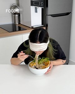 We did a blind taste test with Homemade Sauna Mee by adding in a special ingredient which made Joan enjoy her Sauna Mee so much more! 😱 With the simple addition of Red Eagle Fried Onion and Fried Garlic Oil, it elevated our meal, making it more flavourful and delicious. The best part? It's crunchy and ready-to eat anytime, anywhere. 📍Get it from retailers near you | KL Foodie