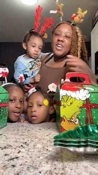 Plate Christmas theme dinner for my kiddos #fastfood #viralshort #dinner #movienight #explore