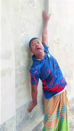 Sliding Bus Fails: Blending with the Wall 😂