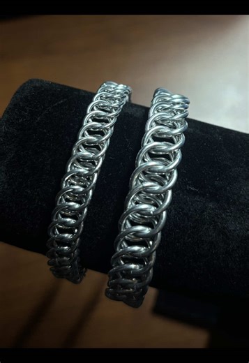 my set-up for making these half persian chains is so tedious 💔 i do it to myself… shop mailleboxx on etsy! #chainmail #chainmaillejewelry #handmadejewelry #altfashion