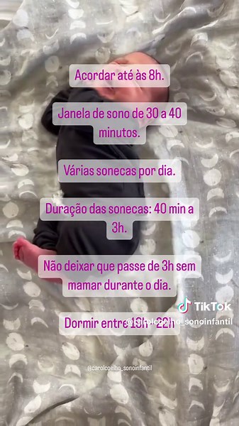 Acordar até às 8h é importante pra regular o ritmo circadiano dos bebês fazendo com que eles durmam também cedo, assim tendo um sono de melhor qualidade e usufruindo melhor dos hormônios que são liberados no início da noite, como o hormônio do crescimento. A janela de sono ( tempo que o bebê aguenta ficar acordado sem se irritar) é aproximado. Observe os sinais de sono do seu bebê e colocando pra dormir sempre que sente sono. Isso evitará despertares na madrugada e efeito vulcânico no fim do dia
