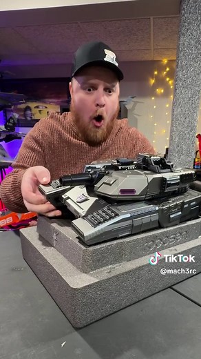 Ultimate Robosen Megatron RC Tank Review