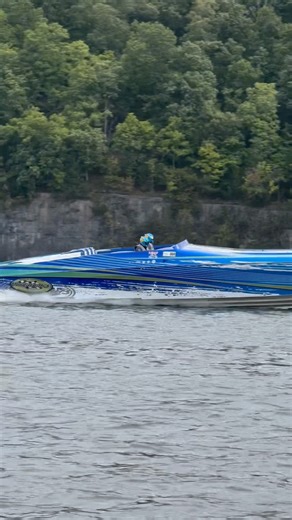 @outerlimitsoffshorepowerboats hits 127 MPH 🙌 | Lake of the Ozarks Shootout