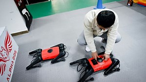 AlphaDog, un chien robot chinois qui court plus vite que son ombre - RTBF Actus