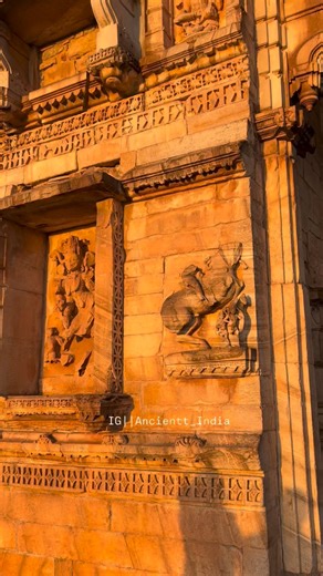 Ancient India on Instagram: "One of the most legendary tales of bravery from Chittorgarh Fort is the story of Rawal Ratan Sind and Rani Padmini during the siege by Alauddin Khilji in 1303. The Siege of Chittorgarh (1303) – The Bravery of Rani Padmini and Rajput Warriors Alauddin Khilji, the Sultan of Delhi, attacked Chittorgarh after hearing about the beauty of Rani Padmini, the wife of Rana Ratan Singh. He deceitfully invited Rana Ratan Singh to his camp, captured him, and demanded Padmini in e