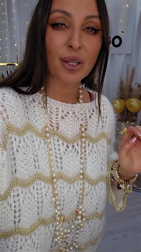 Ulubiony model ❓ Dołącz do listy rezerwowej ‼‼‼ Sweter Vivit💕 Link 👉https://lenalargo.pl/sweter-vivit Wpisz kod w komentarzu by zamówić: Cena: 98zł x 3569 szary x 3569 róż x 3569 kokos Skład : 50 % akryl 50 % poliamid Wymiary : Biust: 120 do 160 cm Talia : 120 do 160cm Biodra : 120 do 160 cm Długość całkowita : 64 cm Długość rękawa : 60 cm Biceps : max 60 cm #nowakolekcja #sweter #instafashion #modnapolka #outfitpl #lookdnia #fashioninspo #LenaLargo