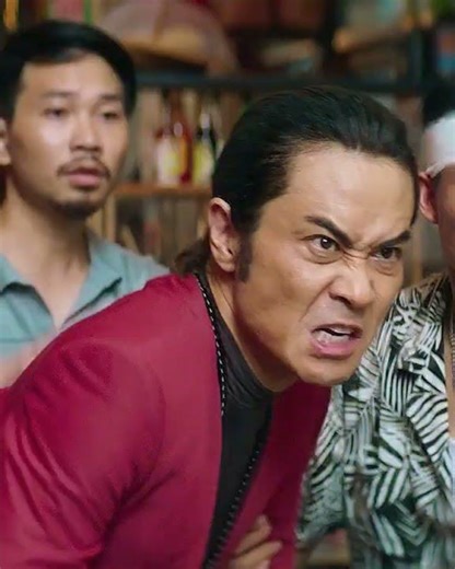 "Explosive Gift Box That Ignites the Whole Film | Iconic Opening Scene of Dragons Forever