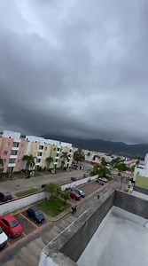 ¡ESPECTACULAR! 🚨🏝️🌧️ Así el clima en estos momentos en #Acapulco. Totalmente nublado y con un clima de lujo. En algunas colonias está lloviznando. | Acapulco Views