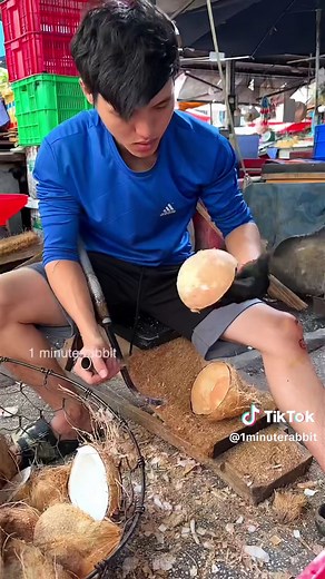 Cutting Skill Master To Quickly Extract Coconut Meat #fruit #coconut #fyp #viral
