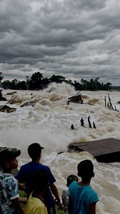 Flash flooding is one of nature’s most sudden and destructive forces, capable of turning calm streams into raging torrents in moments. These powerful floods can sweep away homes, cars, and entire neighborhoods in seconds, leaving devastation in their wake. Lives can change instantly as everything familiar is lost, showing how fragile our circumstances can be. It’s a sobering reminder not to take anything for granted and to cherish the safety, family, and possessions we often overlook. Appreciati
