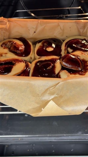 Вот так и живем - вяжем и печем!) #жизньвгермании #knitting #рукоделие