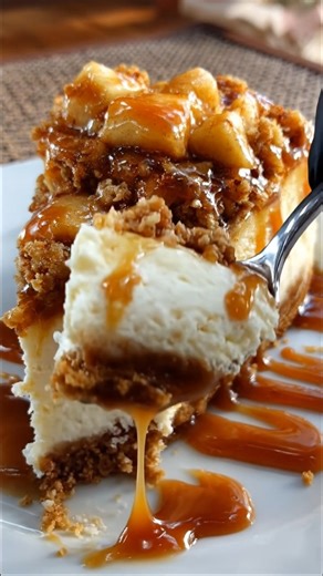 Apple Crisp Cheesecake Ingredients Crust 1 ½ cups graham cracker crumbs ¼ cup granulated sugar ...... Full Recipe in Coʍmеոτ 💬 | Recipes Realm