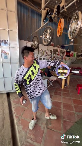 Motorcycle Repair and Modification Workshop Insights