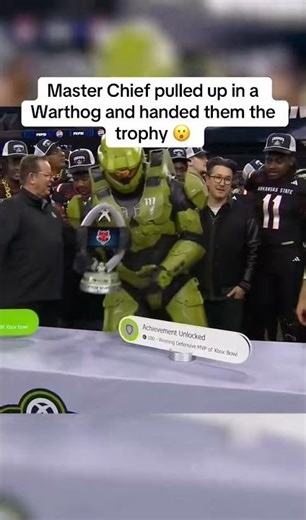 Master Chief pulled up in a Warthog 🙌