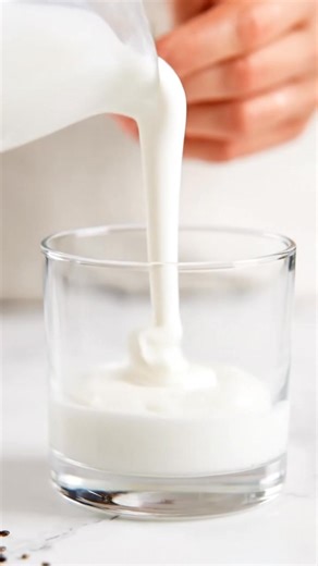 Healthy Chia Coconut Pudding 🥥✨ Ingredients • 3 tbsp chia seeds • 1 cup coconut milk • 1 tbsp honey (or maple syrup) • 1 tbsp shredded coconut • Optional topping: fruits, nuts, berries Preparation 1️⃣ Add chia seeds to coconut milk 2️⃣ Add honey shredded coconut 3️⃣ Mix very well 4️⃣ Refrigerate for at least 2 hours (or overnight) 5️⃣ Enjoy creamy, delicious chia coconut pudding 😍 High in fiber ✔️ Great for digestion ✔️ Boosts energy ✔️ Supports heart health ✔️ Calories: Approx. 280–320 calori