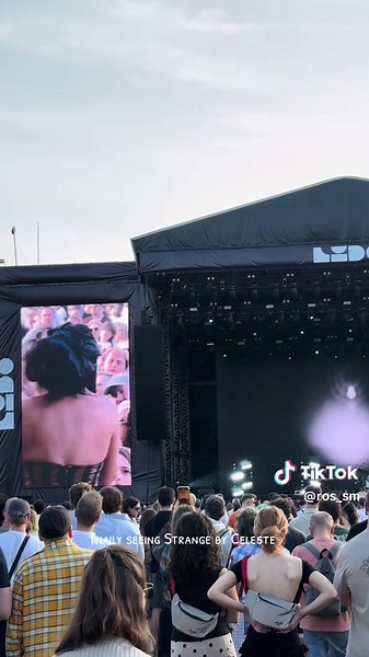 Celeste Performs 'Strange' at Lido Festival 2025