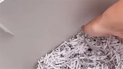 得力碎纸机轻松告别文件堆积高效环保办公必备