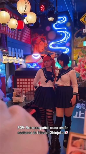 Valentina Kryp on Instagram: "Recorriendo la noche de Shinjuku juntas 🍡 #shinjuku #cosplayers #cyberpunk"