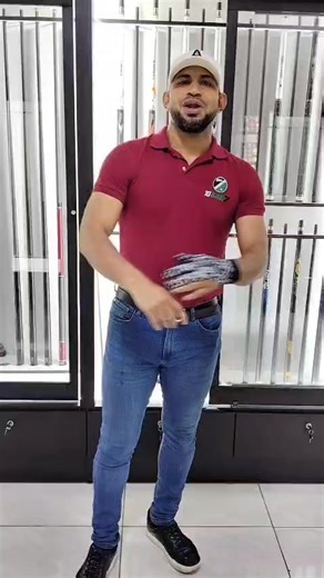 🎱 ¡EL KIT QUE TODO BILLARISTA SUEÑA TENER! Llega el PREAIOR RUS, 260 DOLARES un kit profesional con dos flechas para dominar cualquier partida: ⭐ Incluye: ✔ 1 flecha en fibra de carbono de alto rendimiento ✔ 1 flecha en maple recubierta con pintura a base de fibra de carbono ✔ Casquillo de alta calidad para golpes más precisos ✔ Mango encauchado para agarre firme y control total ✔ Protectores de rosca ✔ Diseño moderno y elegante ✔ Estuche tubular importado exclusivo ✔ Guante profesional ✔ Tiza 