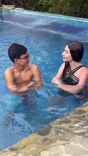 EL PRIMERO EN SALIRSE DE LA PISCINA PIERDE ☀️🏖 #short #omg #playa | Janin al chair