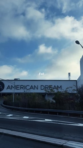❄️indoor slopes, endless stoke and High Fives. Big Snow days hit different. ⛷️🖐️ 🗻 @bigsnowad 🎥 @insta360 🤳 @sydney_valiente | High Fives Foundation