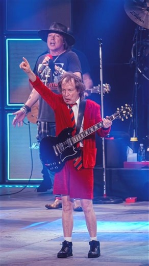 Rock New York⚡AC/DC feat Axl Rose - Thunderstruck | #music #rock #song #metal #shorts