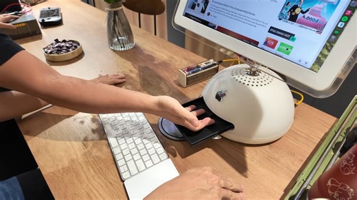 iMac G4 22 năm tuổi được “hồi sinh” với nội thất hiện đại. Một bản độ độc đáo cho tín đồ Apple hoài cổ! #iMacG4 #Apple #RetroTech | Tinhte.vn