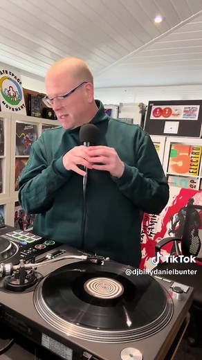 90s Rave and Jungle Techno Mix: 2 Hours of Classic Tracks