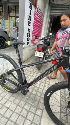 Another quality carbon unit sold! All the way from Bulacan! 👌 Huge thanks to our repeat customer, Sir Reggie! 🫶 His first purchase from us was the Sagmit Venom RB, and now he's rolling with the Mountainpeak Explore Carbon project bike! 💯🔥 Need a new bike? Get the ride you deserve! 🚴‍♂️ Branded and quality bikes available. Message us for more details! 💌 Pay using installment: • All Major Credit card • Online Credit Card installment • Gcash Ggives / Gcredit / Gloan • Shopee Spaylater / Lazad