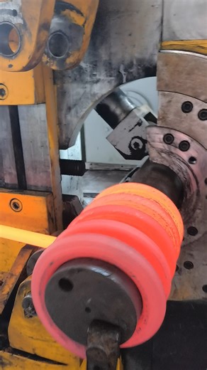 668K views · 10K reactions | 不可思议的大弹簧的制作全过程 The whole process of making an incredible big spring #makeinchina #factory #manufacture #processing #makeintaiwan #spring #stamping #punchpress #machine #臺灣制造 #中國制造 #中國工廠 #工廠 #製造流程 #中國生產 | Inside the factory | Facebook