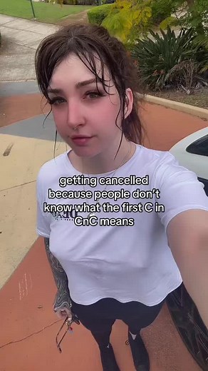 Aus Sarah (@sarahsbutton)’s videos with original sound - Aus Sarah