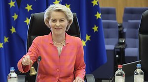 Droits de douane : l’UE est prête à un accord de principe avec Washington - RTBF Actus