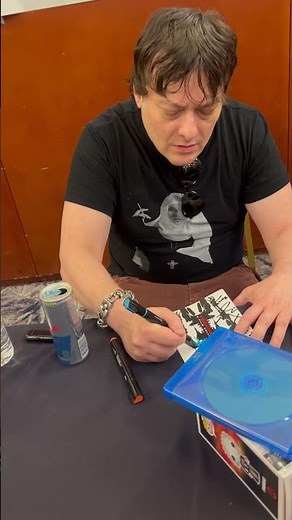 Edward Furlong signing Terminator 6 movie Blu-ray sleeve.