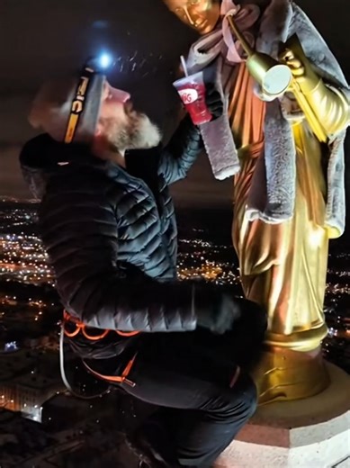Nathan Kizerian climbed the Salt Lake City, Utah Mormon Temple on Christmas Eve and gave the Angel Moroni Christmas presents 🎁 🙏 #saltlakecity #utah #moroni #minky #swig @Nate Kizerian