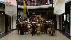 6.1M views · 45K reactions | A Dutch museum wanted to encourage people to visit their exhibitions. They brought a Rembrandt painting to life in a shopping mall. This is incredible! Take a look. 蘭 By: ING Nederland on YT #netherlands #dutch | Love The Netherlands | Facebook