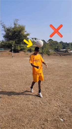 how to head football ⚽#shorts #football #footballskills #heading