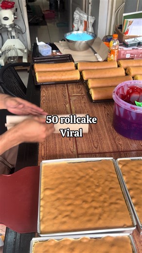 Tips Ngeroling Bolu Gulung Super Lembut (50 Rollcake Viral)
