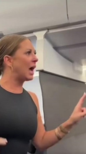 Is this really the #hesnotreal guy on the plane? #thatguyisnotreal #karenonaplane