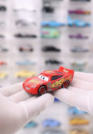 Unboxing Disney Pixar Cars 2025 Lightning McQueen