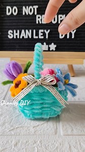 24K views · 325 reactions | Mini basket using fuzzywire or pipecleaner #fuzzywireflower #fuzzywire #pipecleanerflowers #pipecleaners #pipecleanerart | Shanley Diy | Facebook