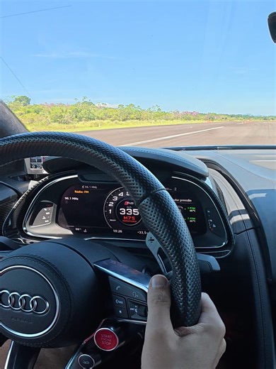 Carro mais forte que ja andei na vida e maior velocidade que ja cheguei!! 347 km/h em 800 metros! Audi R8 v10 biturbo - 1700 whp Simplesmente INSANO, não tem outra palavra para descrever! A @oficinamkspec e @bkmotorsport_ realmente constroem jatos!