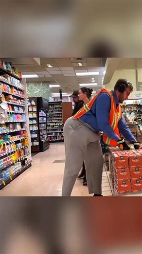 Farting King farting pranks 🤣💨 #fart #fartpranks #fypシ #foryouu #prank #smileplease #funnypost #funnyprank #farting #america #trynottolaugh | farting pranks