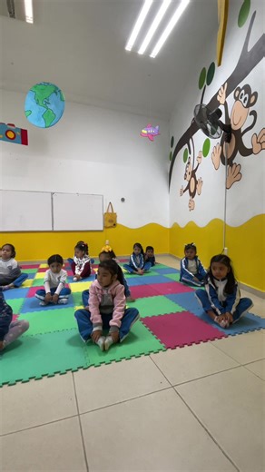 En Kiddos Kinder, las clases de ballet son más que danza: son una forma de fortalecer la disciplina, la concentración y la confianza. ¡Damos a los niños herramientas para brillar en cada paso, dentro y fuera del salón! 🩰✨ #EducaciónConArte #BalletYAprendizaje #KiddosKinder